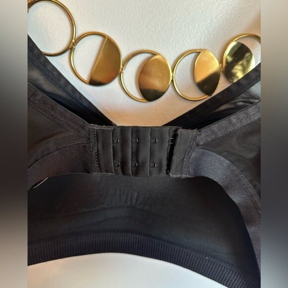 SOLD- Victorias Secret Sports Bra 36DD Wire free Lightweight Black Switch Straps - Picture 7 of 10